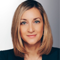 Julia Seidl lächelt in die Kamera