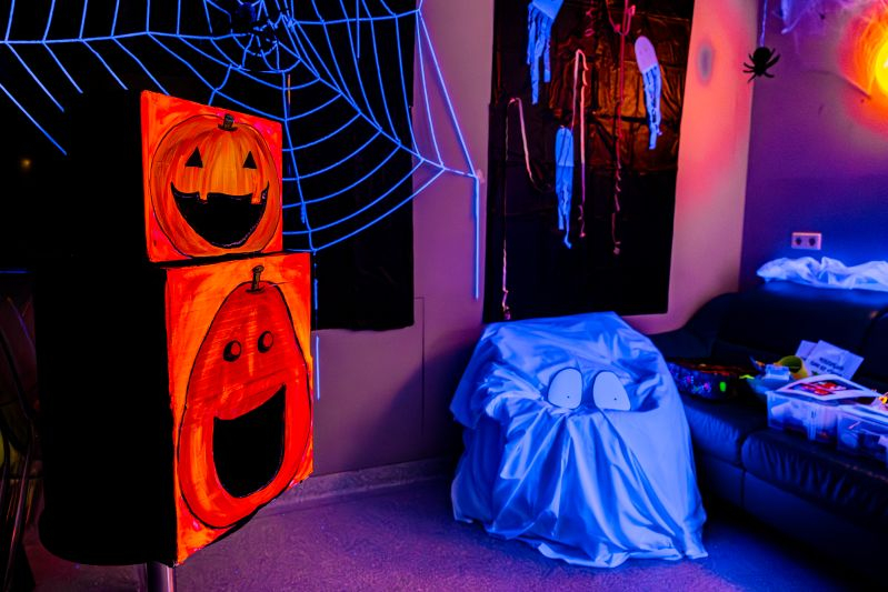 Halloween-Dekoration im Spielzimmer