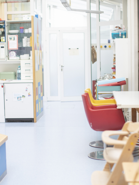 Leerer Aufenthaltsraum im Spital.